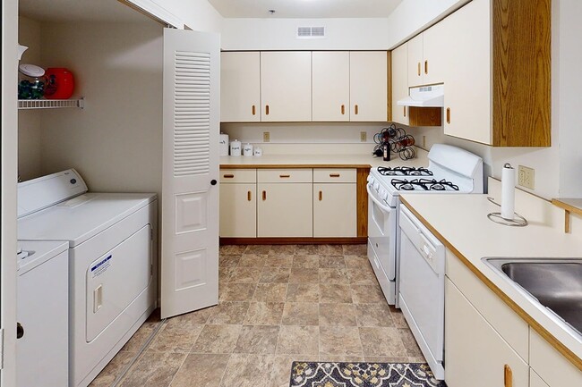 Building Photo - Tracy Creek Apartment Homes