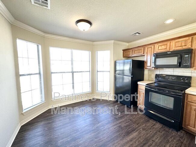 Foto del edificio - 2673 N Miranda St