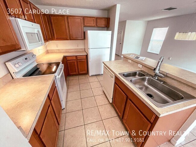 Foto del edificio - 3507 Caruso Pl