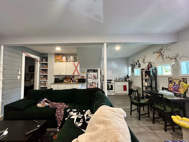 Building Photo - 404 Jagoe St