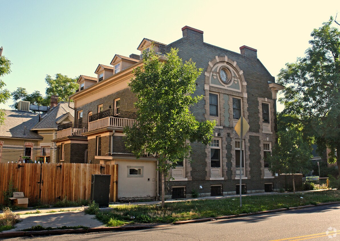 Building Photo - 1201-1205 Logan St
