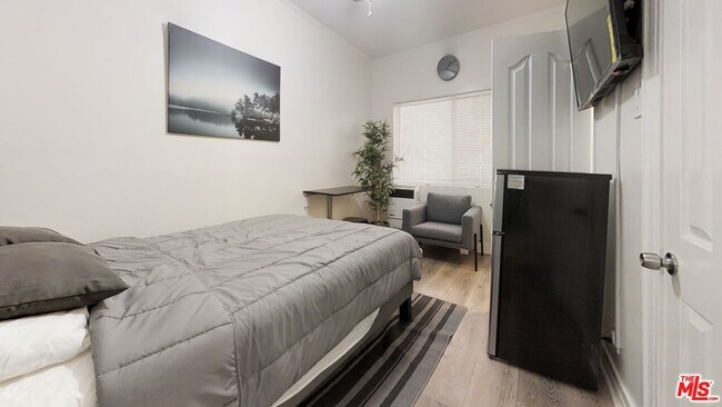 Foto del edificio - 647 W 18th St