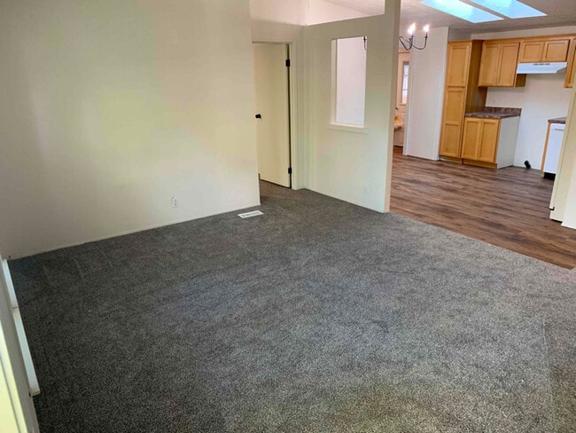 Foto del edificio - 1341 Rhoda Ln