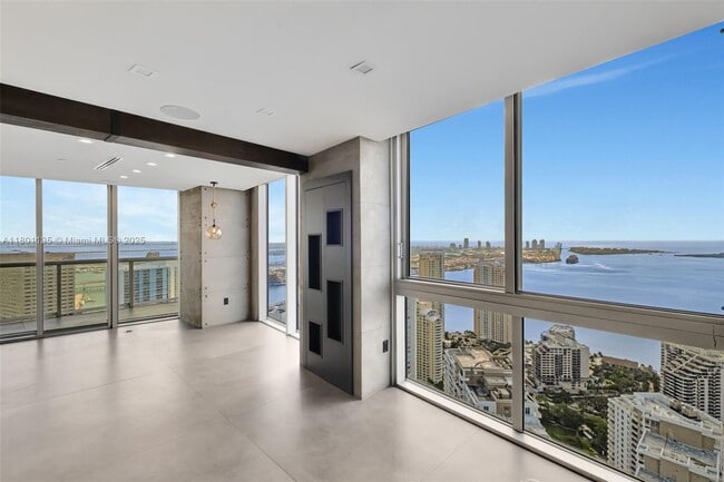 Building Photo - 495 Brickell Ave