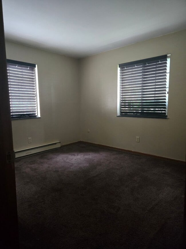 Building Photo - SPRINGBANK APARTMENTS II