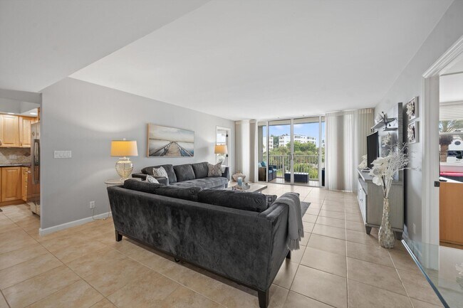 Building Photo - 2860 S Ocean Blvd