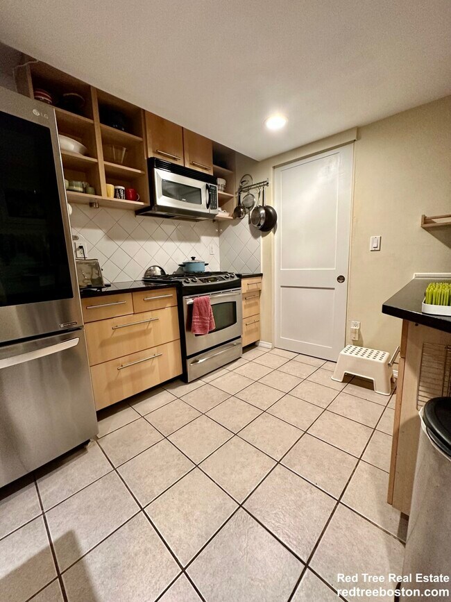 Building Photo - 8 Fulkerson St