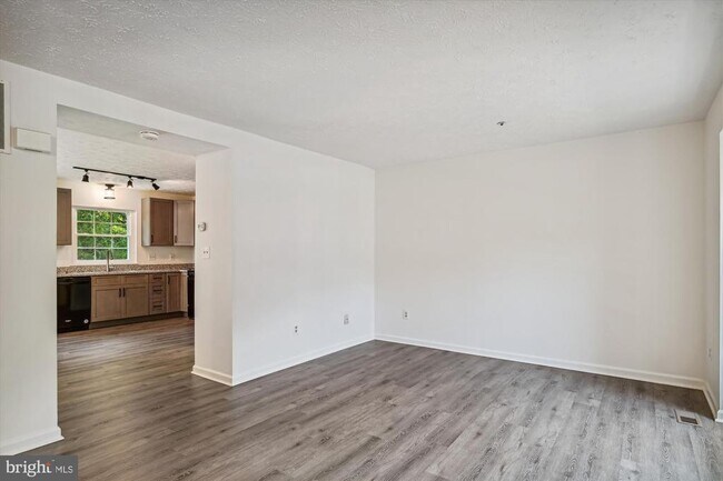 Building Photo - 120 Foxchase Dr