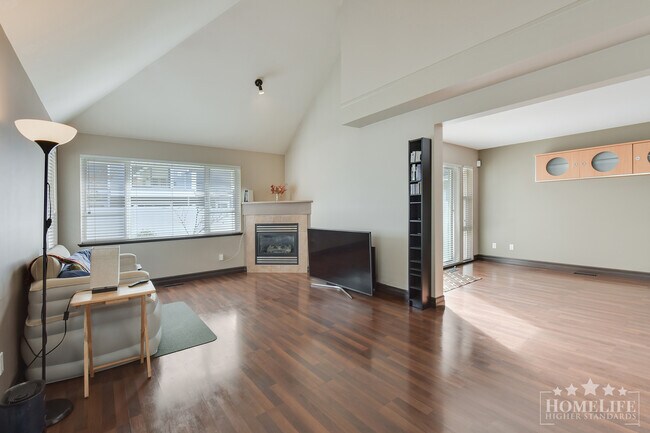 Photo du bâtiment - Spacious 4 Bed 4 Bath Townhome in Gated Alder Park Community in Panorama Ridge