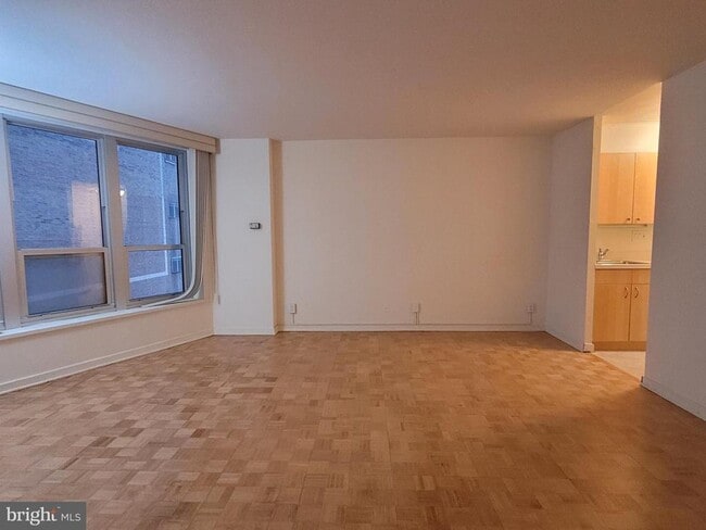 Building Photo - 224 W Rittenhouse Square