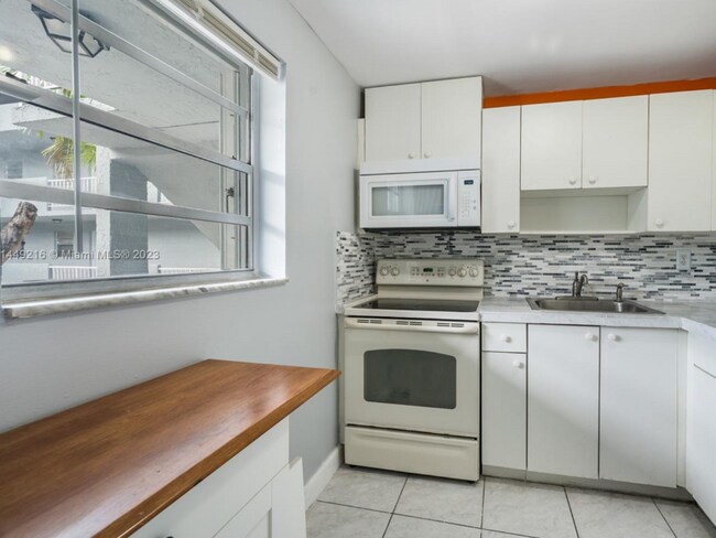 Foto del edificio - 1725 W 60th St