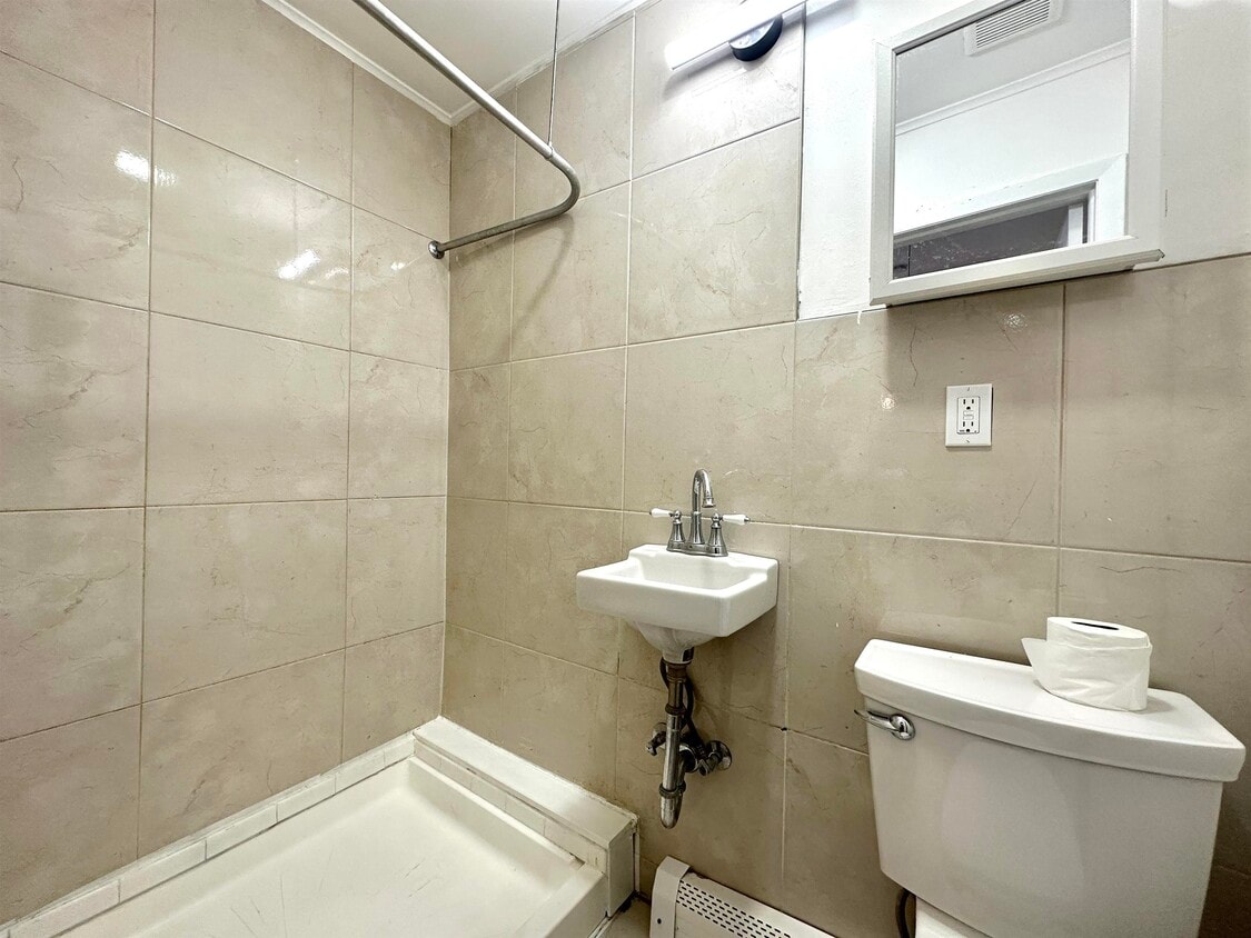 Building Photo - 484 Central Ave