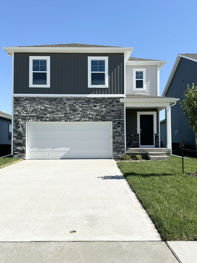 Front - 1257 NW Williamsburg Ln