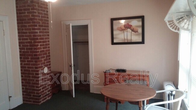 Foto del edificio - 115 Hillcrest Dr