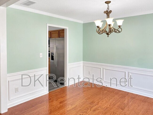 Building Photo - 403 Yarrow Way