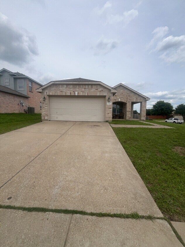 Primary Photo - This beautiful Corner lot home ! 4 bedroom...