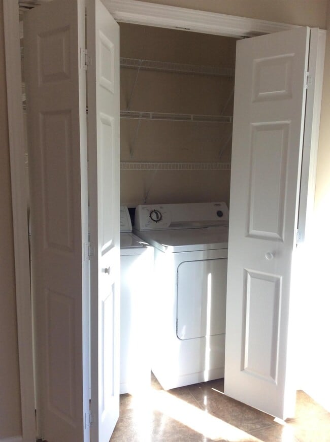 Building Photo - 795 E Sherwood Hills Dr