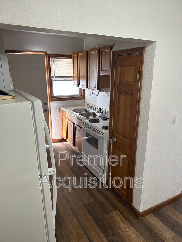 Foto del edificio - 208 E Bland St