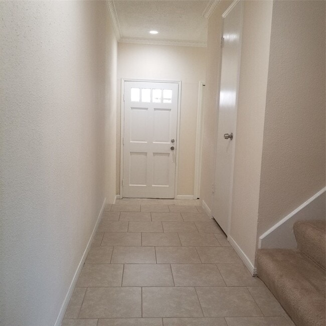 Building Photo - 7700 Creekbend Dr