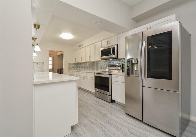 Foto del edificio - 5235 Kingfisher Dr