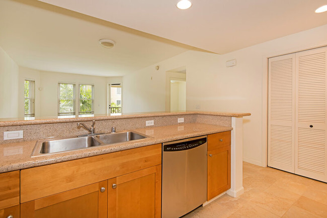 Building Photo - 520 Lunalilo Home Rd