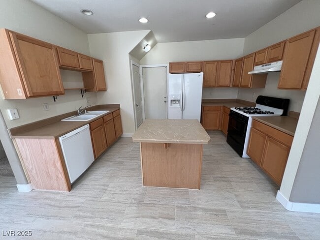 Foto del edificio - 733 Easter Lily Pl