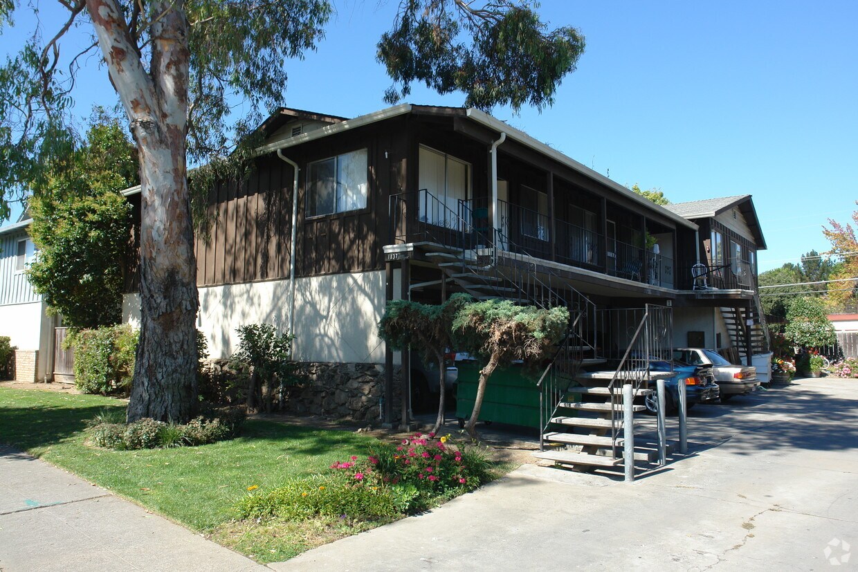 Primary Photo - 1137 Francisco Ave