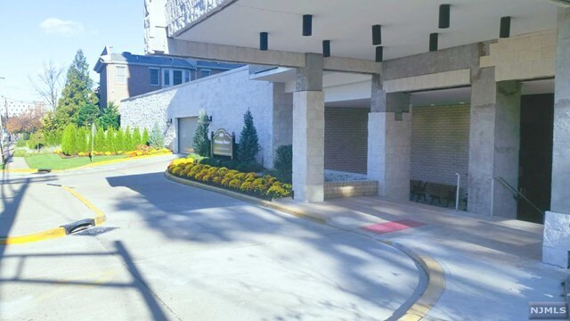 Primary Photo - 1600 Center Ave