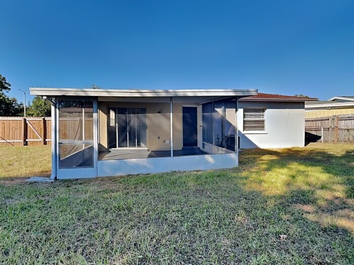 Foto del edificio - 8511 Fish Lake Rd
