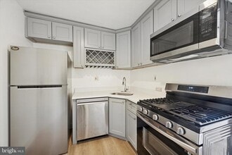 Building Photo - 1747 W Venango St