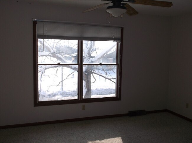 Building Photo - 121-157 Wycliffe Dr