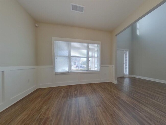 Foto del edificio - 64 Monaghan Wy