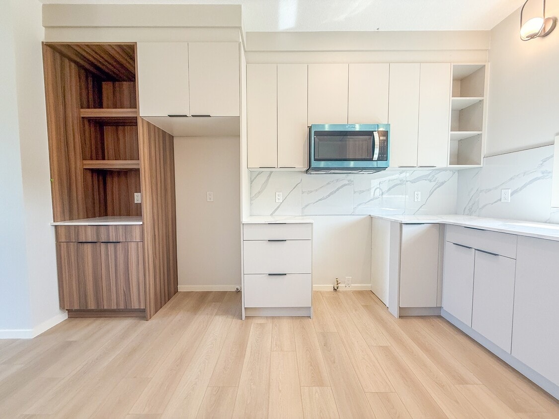 Photo principale - 9307-9123 123 Ave NW