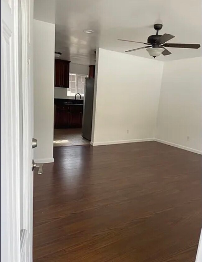 Foto del edificio - 1529 Mohawk St