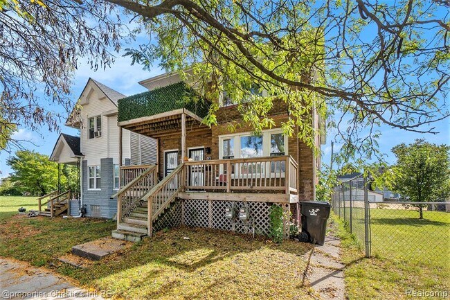 Building Photo - 552 Holbrook Ave