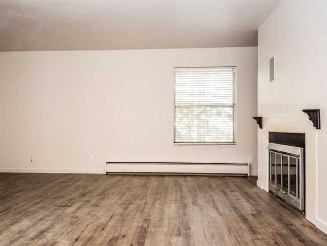 Building Photo - 454 1/2 N 200 E