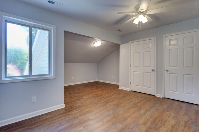 Building Photo - 17 S Onsville Dr.