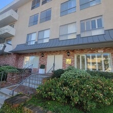 Building Photo - 10650 Holman Ave