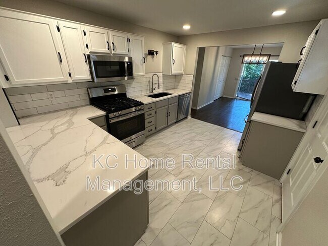 Building Photo - 403 W 86th St