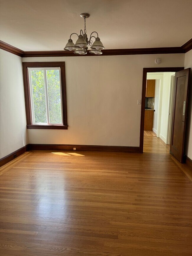 Building Photo - Classic Outer Richmond Home