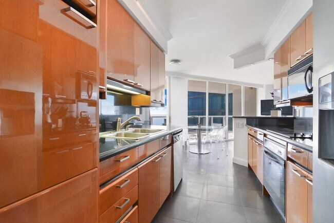 Kitchen - 18671 Collins Ave