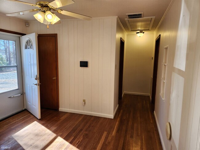 Building Photo - 2 br, 1 bath House - 389 Collins Road Home