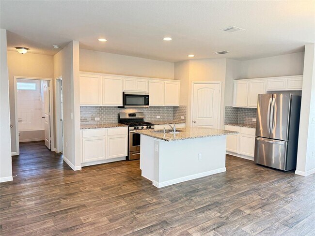 Foto del edificio - 3409 Brywood Dr