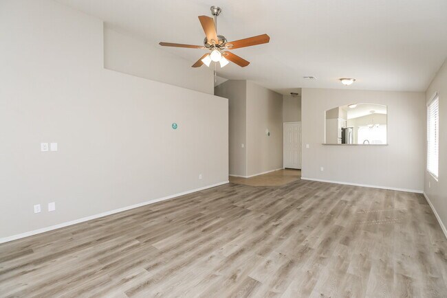Foto del edificio - 10944 E Delta Ave