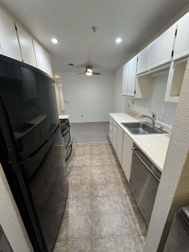 Foto del edificio - Beautiful 3 Bedroom, 2 Bathroom Upstairs C...