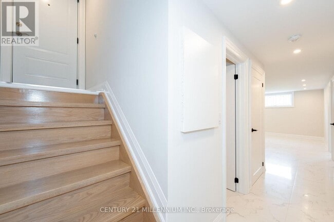 Building Photo - 31 Mariposa Ave