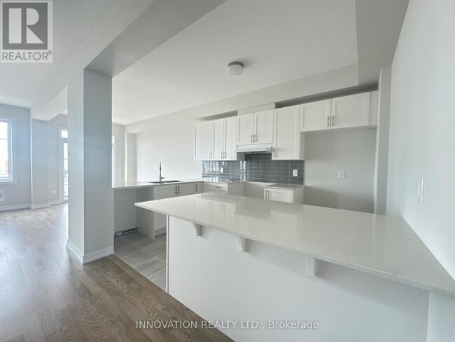 Building Photo - 515 Oldenburg Ave