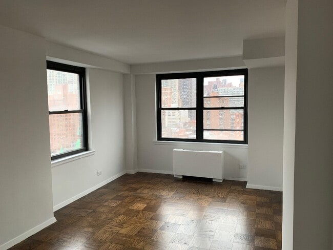 Building Photo - XL 2 Bdr, 2 Bth | Luxury Doorman | Empire State Views