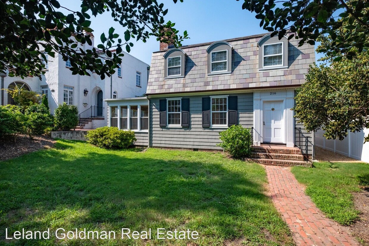 Foto principal - 3 br, 2.5 bath House - 216 Cavalier Drive