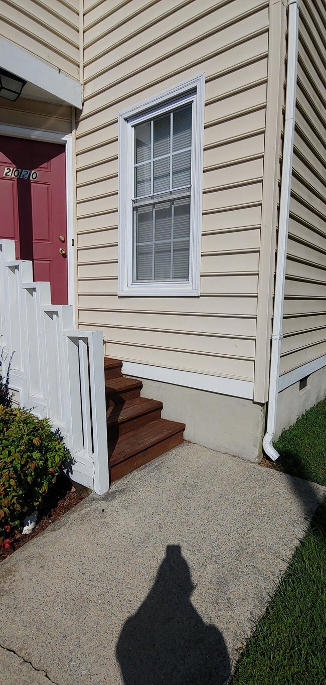 corner unit - 2026 Elmhurst Ln